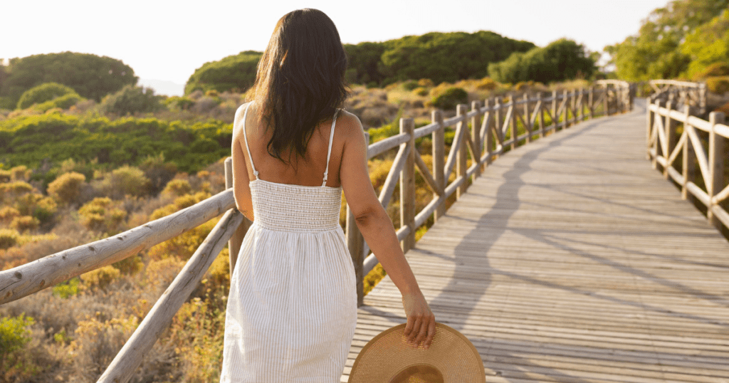 digitális pihenést és mentális egyensúlyt támogató telefonmentes séta